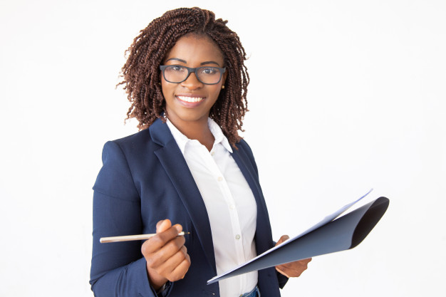 heureux-accord-signature-du-chef-entreprise_74855-2307